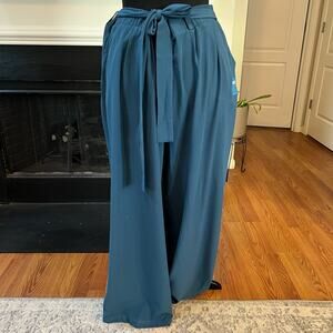 Women’s size 4X green white leg pants